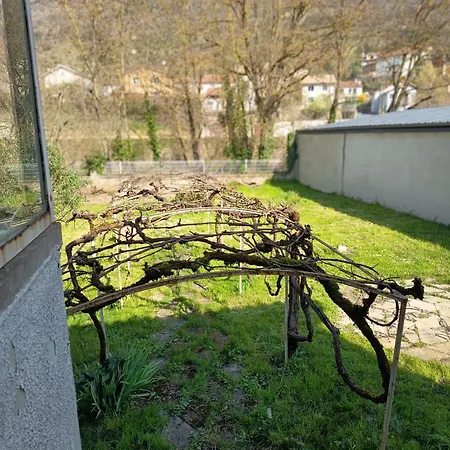 بيت للعطل Sur Les Berges De La Sorgues A *